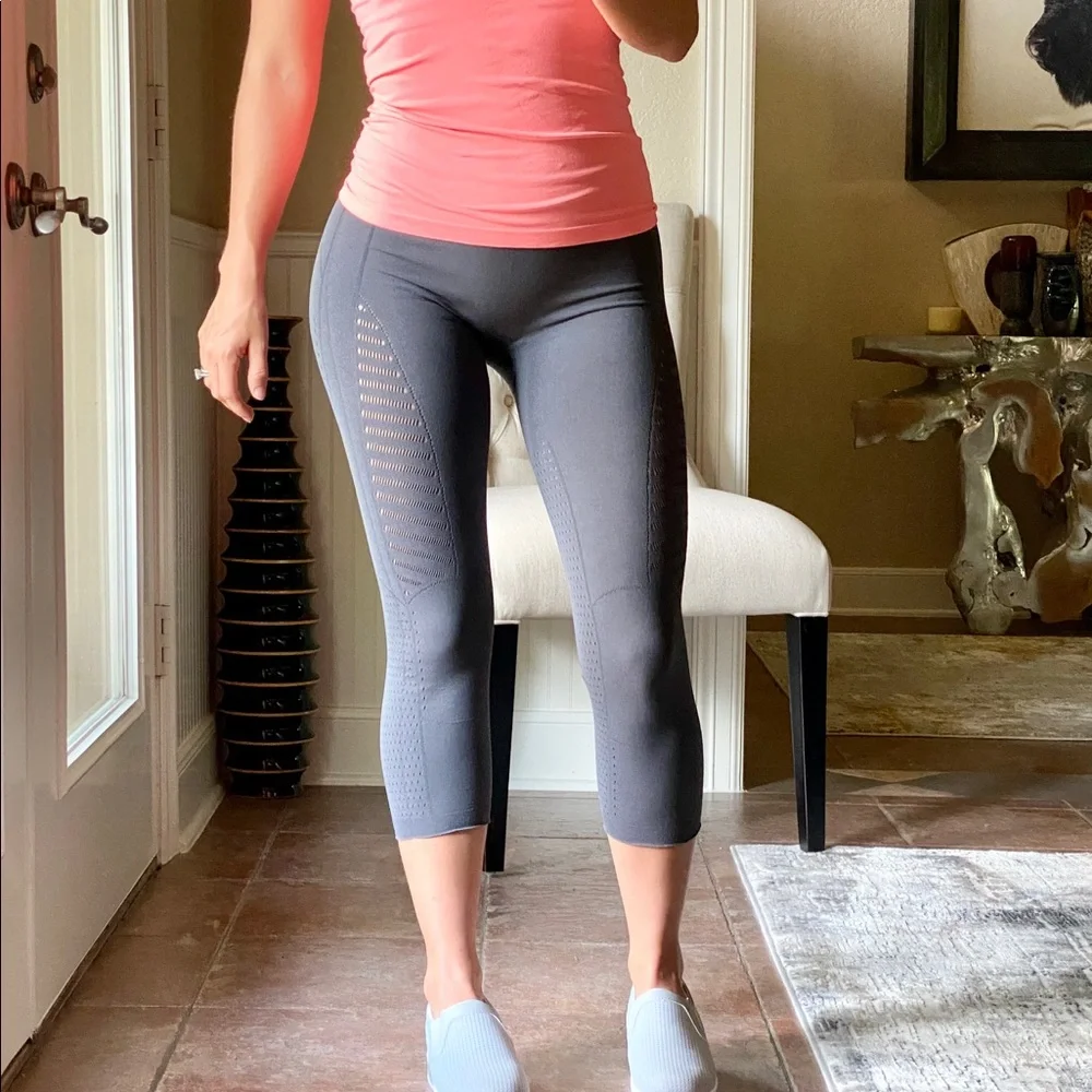 HUGE LULULEMON SALE!!! - Picture 15 of 16